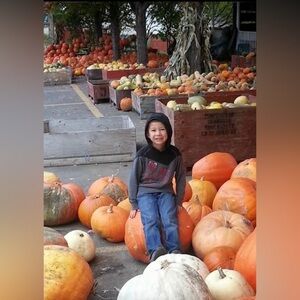 Most kids $5 clothing, books, toys and more for live show 😊